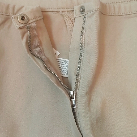 Forever 21 Shorts Size 30 - Picture 7 of 7